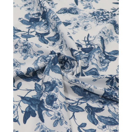 Teccido Crepe Salinas Italiano Ramos Florais Azul Petróleo e Branco