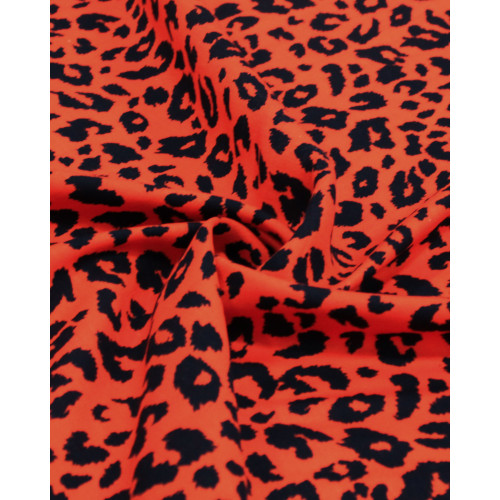 Tecido Viscose Acetinada Italiano Animal Print Preto e Vermelho
