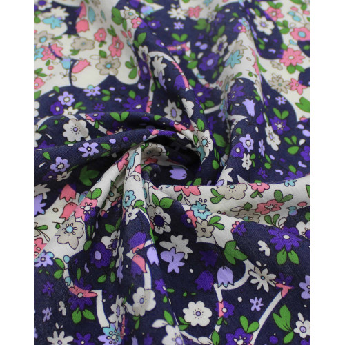 Tecido Viscose Mista com Poliamida Grosso Tapete Floral Candy Color, Azul Marinho e Offwhite