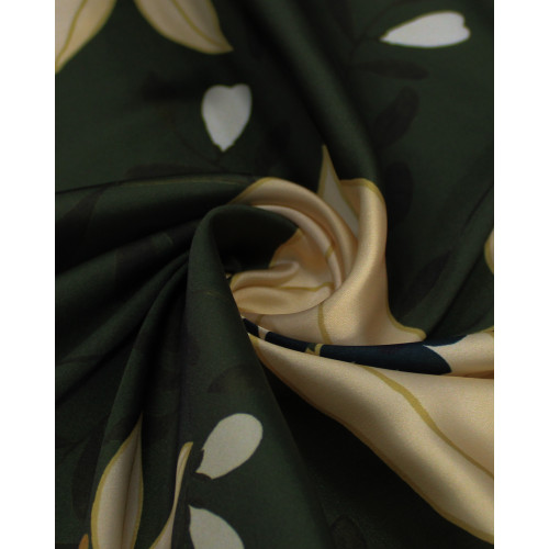 Tecido Crepe Silk Italiano Macro Flores Creme, Branco e Verde