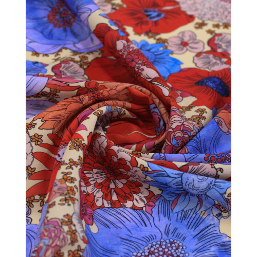Tecido Crepe Silk Fino Italiano Campo de Flores Azul, Vermelho e Creme