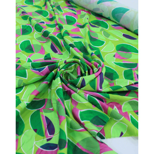 Tecido Viscose Italiana Meia Lua Tons de Verde e Rosa