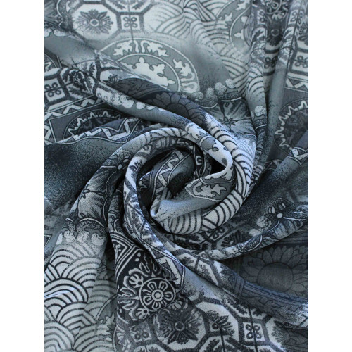 Tecido Crepe Chiffon Desenhos Geométricos Tons de Cinza