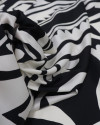 Tecido Crepe Silk Italiano Estampa Lenço Offwhite e Preto