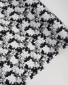 Tecido Viscose Texturizada Macro Flores Branco, Cinza e Preto