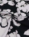 Tecido Viscose Texturizada Macro Ramos e Flores Cinza e Preto