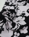 Tecido Viscose Texturizada Macro Ramos e Flores Cinza e Preto