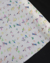 Tecido Crepe de Viscose Fino Beija Flores Holográfico Colorido e Branco