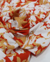 Tecido Viscose Macro Flores Branco e Tons de Laranja