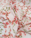 Tecido Crepe Koshibo Leve Ramos Florais Rosa e Branco (COM DETALHES)
