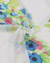 Tecido Crepe Chiffon Macro Buquê Floral Colorido e Branco (COM DETALHES)