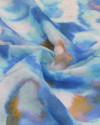 Tecido Viscose Acetinada Italiano Macro Flores Abstratas Tons de Azul
