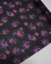 Tecido Crepe Chiffon Italiano Brocado Buquê Floral Tons de Lilás e Preto