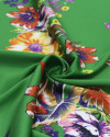 Tecido Crepe Silk Italiano Buquê e Folhagens Colorido e Verde Bandeira