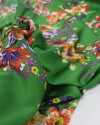 Tecido Crepe Silk Italiano Buquê e Folhagens Colorido e Verde Bandeira
