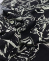 Tecido Viscose Italiano Macro Folhagem e Pontos Creme e Preto