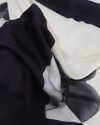 Tecido Viscose Acetinada Italiano Barrado Vertical e Macro Flores Violeta e Creme