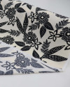 Tecido Crepe Koshibo Pintura Floral Pontilhada Preto e Creme