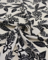 Tecido Crepe Koshibo Pintura Floral Pontilhada Preto e Creme