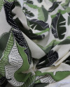Tecido Crepe Koshibo Macro Folhas Pontilhadas Verde, Preto e Creme