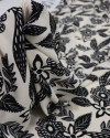 Tecido Crepe Koshibo Pintura Floral Pontilhada Preto e Creme