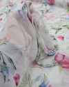 Tecido Crepe Chiffon Italiano Texturizado Macro Ramos Florais Colorido e Branco