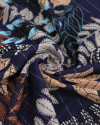 Tecido Viscose Premium com Lurex Estampa Macro Folhas Pontilhadas Colorido e Azul Marinho