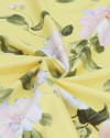 Tecido Sarja com Elastano Italiano Flores Tons Pastéis e Amarelo Manteiga