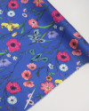 Tecido Crepe Silk Italiano Portulacas e Lírios Colorido e Azul Royal