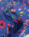 Tecido Crepe Silk Italiano Portulacas e Lírios Colorido e Azul Royal
