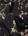 Tecido Crepe Silk Fino Italiano Micro Poá e Flores Entre Correntes Colorido e Preto