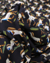 Tecido Viscose Acetinada Italiano Estampa Cavalos Coloridos e Preto