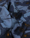 Tecido Viscose Acetinada Italiano Macro Flores Tons de Cinza