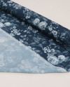 Tecido Viscose Italiano Ramos Florais Branco e Azul Petróleo