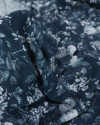 Tecido Viscose Italiano Ramos Florais Branco e Azul Petróleo