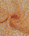 Tecido Crepe Chiffon Italiano Micro Tapete Floral Abstrato Branco e Laranja