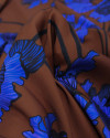Tecido Viscose Sarjada Italiano Macro Flores Tons de Azul e Marrom