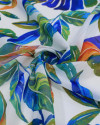 Tecido Crepe Chiffon Italiano Macro Folhas Coloridas e Branco (Com Leves Defeitos)