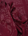 Tecido Viscose Texturizada Paisley Delicado em Recortes Bege e Vermelho Carmim