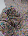 Tecido Viscose Texturizada Micro Buquê Floral Lilás e Bege