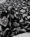 Tecido Viscose Texturizada Rosas P/B