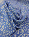 Tecido Viscose Animal Print Offwhite e Azul Céu