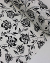 Tecido Viscose Texturizada Macro Rosas Preto e Branco