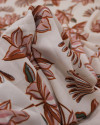 Tecido Crepe Koshibo Flores Pontilhadas Rosé, Marrom e Bege