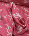 Tecido Crepe Koshibo Ramos Florais Branco e Rosa Chiclete