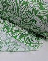 Tecido Crepe Sarjado Folhas e Flores Abstratas Branco e Verde