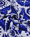 Tecido Crepe Sarjado Estampa Geomérica em Arabesco Tons de Azul e Branco