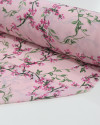 Tecido Crepe Koshibo Leve Ramos Florais Verde e Tons de Rosa