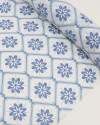 Tecido Crepe Koshibo Leve Macro Quadriculado e Flores Azul e Branco