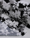 Tecido Viscose Texturizada Folhas Abstratas Sobrepostas Branco, Cinza e Preto
